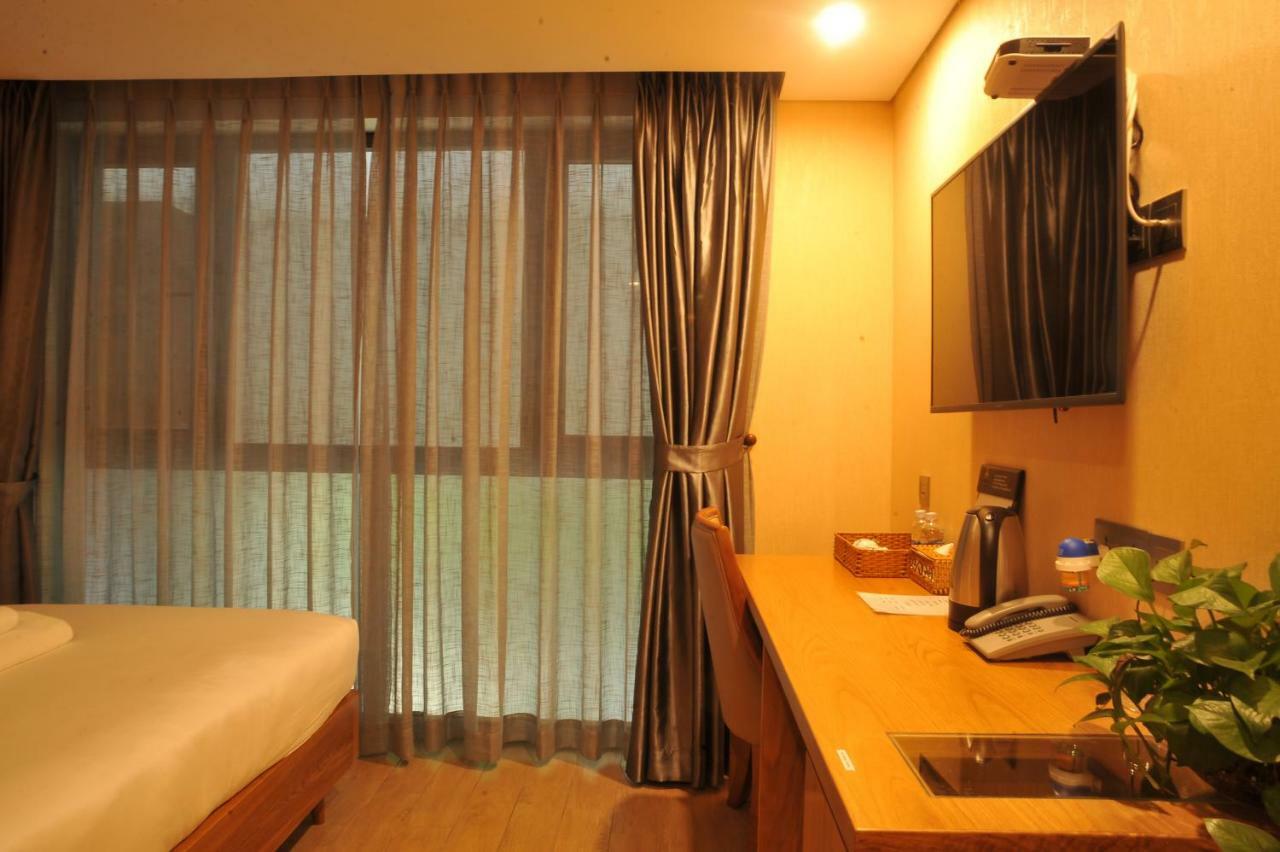 Imperial Saigon Hotel Ho Chi Minh City Exterior photo