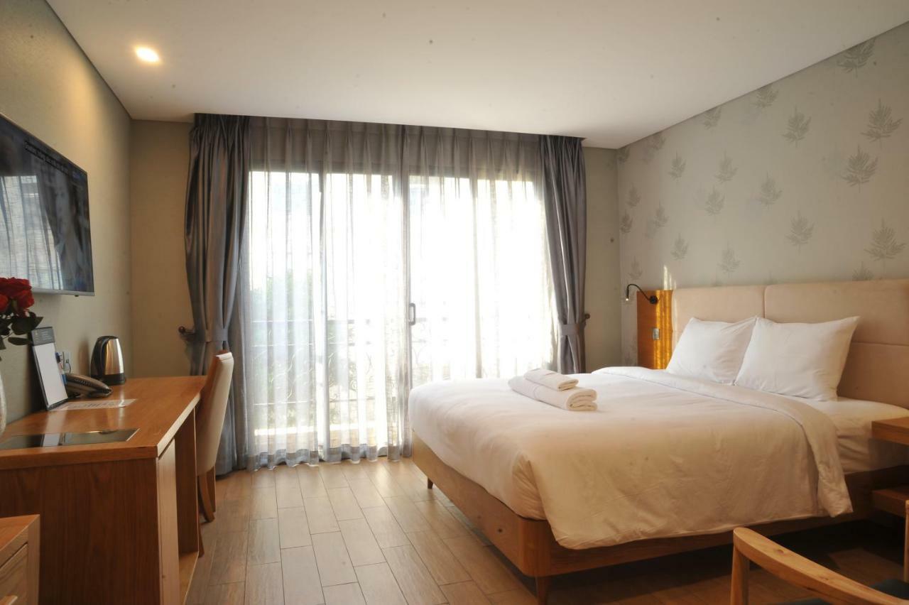 Imperial Saigon Hotel Ho Chi Minh City Exterior photo